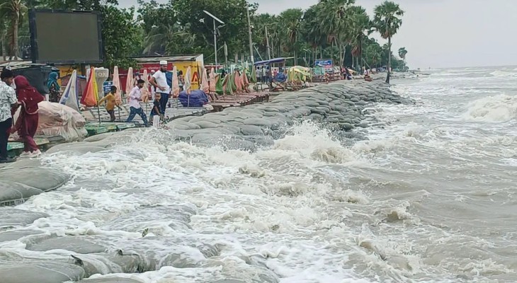 সৌন্দর্য হারাচ্ছে কুয়াকাটা সৈকত, ভাঙন হুমকিতে পর্যটন
